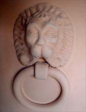 Orcio Testa di Leone (Urn Lion Head)